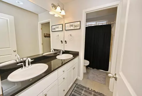 Bath - 887 Wishon Ave W, Madera, CA 93636 photo 6 of 6
