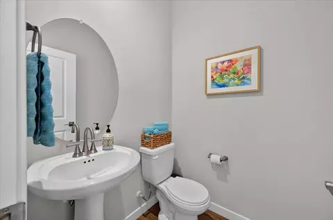 Bath - 4159 Vincent Rd, Madera, CA 93636 photo 1 of 3