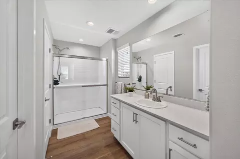 Bath - 4159 Vincent Rd, Madera, CA 93636 photo 3 of 3