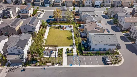 View/Area - 4159 Vincent Rd, Madera, CA 93636 photo 2 of 4