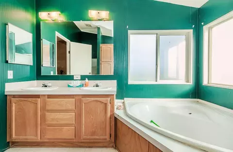 Bath - 40696 Oakwood Rd, Madera, CA 93636 photo 5 of 6