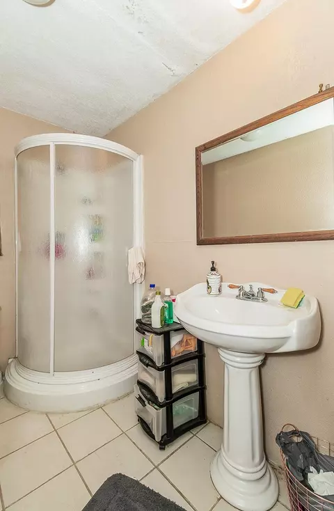 Bath - 40696 Oakwood Rd, Madera, CA 93636 photo 3 of 6
