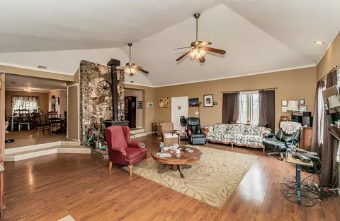 Living - 40696 Oakwood Rd, Madera, CA 93636 photo 1 of 6
