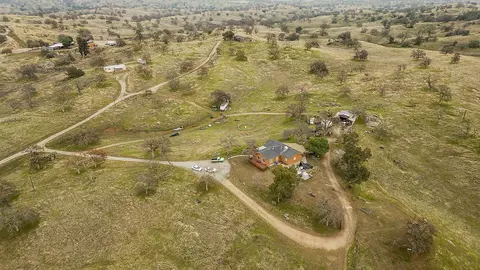 View/Area - 40696 Oakwood Rd, Madera, CA 93636 photo 3 of 10