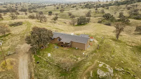 View/Area - 40696 Oakwood Rd, Madera, CA 93636 photo 4 of 10
