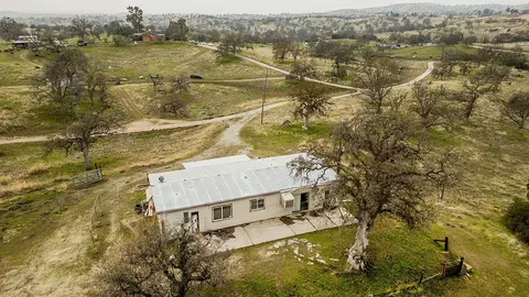 View/Area - 40696 Oakwood Rd, Madera, CA 93636 photo 8 of 10
