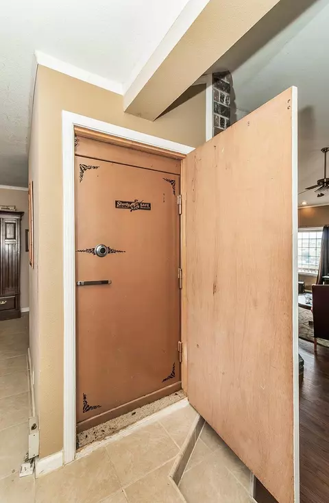 Entry Way - 40696 Oakwood Rd, Madera, CA 93636 photo 2 of 2