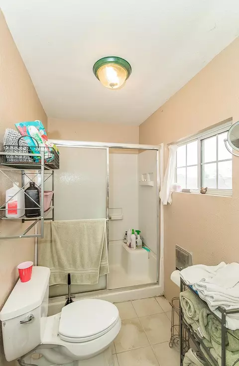 Bath - 40696 Oakwood Rd, Madera, CA 93636 photo 2 of 6