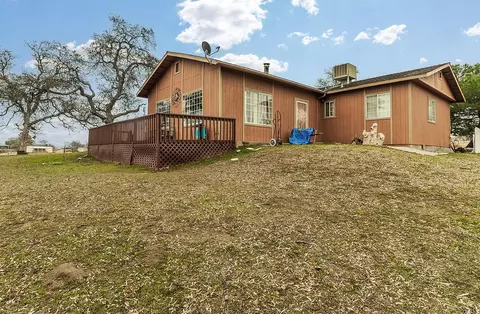 Exterior - 40696 Oakwood Rd, Madera, CA 93636 photo 3 of 14