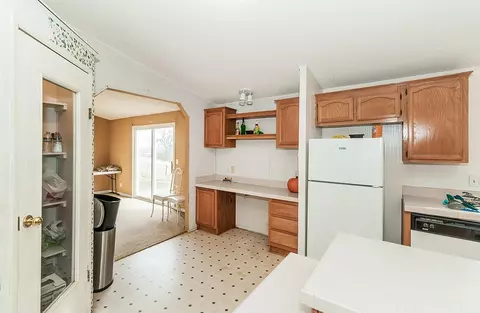 Kitchen - 40696 Oakwood Rd, Madera, CA 93636 photo 4 of 4