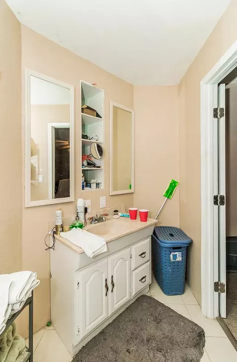 Bath - 40696 Oakwood Rd, Madera, CA 93636 photo 1 of 6