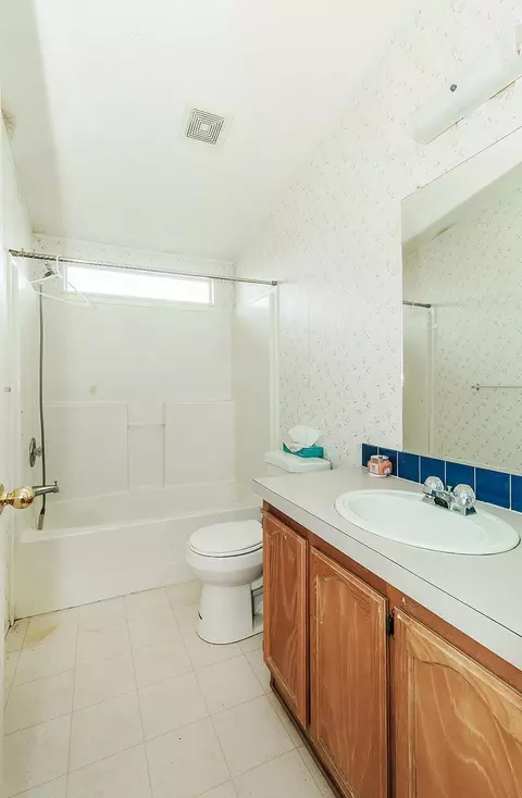 Bath - 40696 Oakwood Rd, Madera, CA 93636 photo 6 of 6
