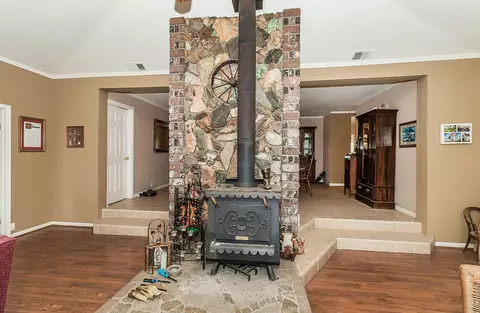Entry Way - 40696 Oakwood Rd, Madera, CA 93636 photo 1 of 2
