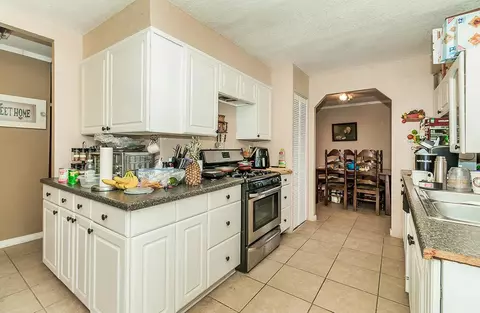 Kitchen - 40696 Oakwood Rd, Madera, CA 93636 photo 1 of 4