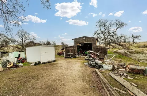 Exterior - 40696 Oakwood Rd, Madera, CA 93636 photo 7 of 14