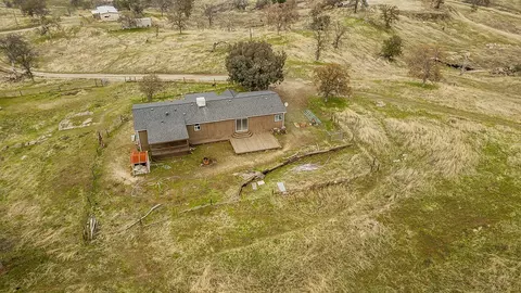 View/Area - 40696 Oakwood Rd, Madera, CA 93636 photo 5 of 10