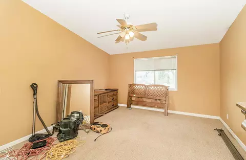 Bedroom - 40696 Oakwood Rd, Madera, CA 93636 photo 6 of 9