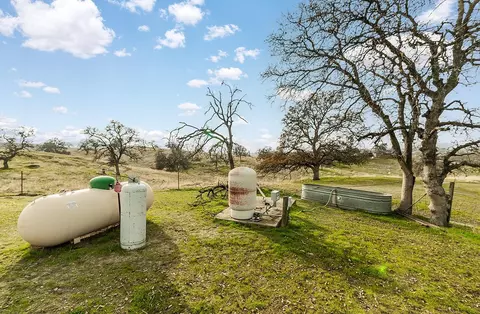 Exterior - 40696 Oakwood Rd, Madera, CA 93636 photo 13 of 14