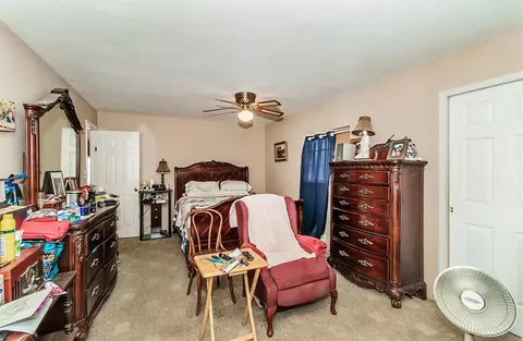 Bedroom - 40696 Oakwood Rd, Madera, CA 93636 photo 2 of 9
