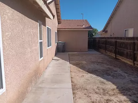 Exterior - 15887 W Stanislaus Ave, Kerman, CA 93630 photo 5 of 8