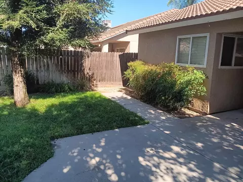 Exterior - 15887 W Stanislaus Ave, Kerman, CA 93630 photo 7 of 8