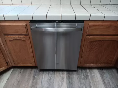 Kitchen - 15887 W Stanislaus Ave, Kerman, CA 93630 photo 2 of 3