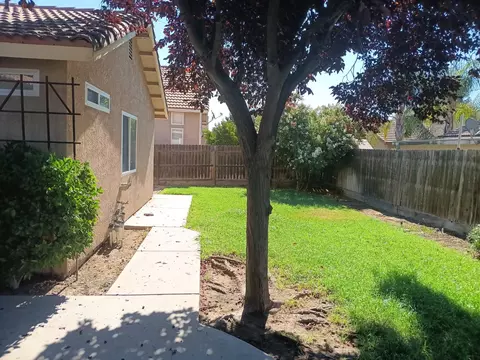 Exterior - 15887 W Stanislaus Ave, Kerman, CA 93630 photo 8 of 8