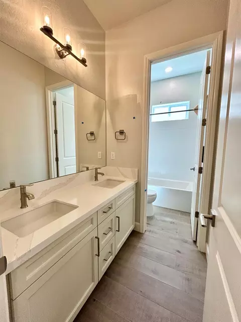 Bath - 1626 Windmill Ln, Clovis, CA 93619 photo 3 of 3