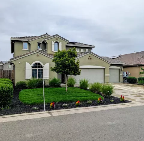 Exterior - 174 Emperor Way, Dinuba, CA 93618 photo 2 of 4