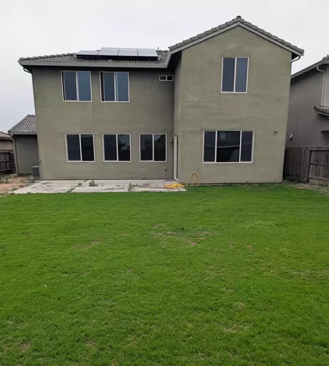 Exterior - 174 Emperor Way, Dinuba, CA 93618 photo 4 of 4