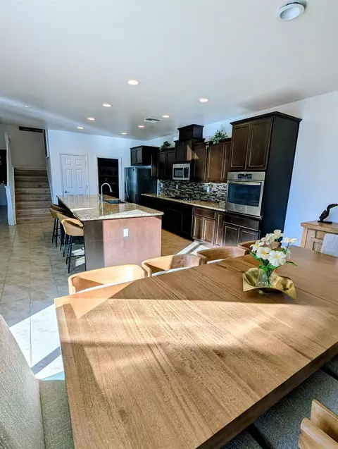 Kitchen - 174 Emperor Way, Dinuba, CA 93618 photo 3 of 3
