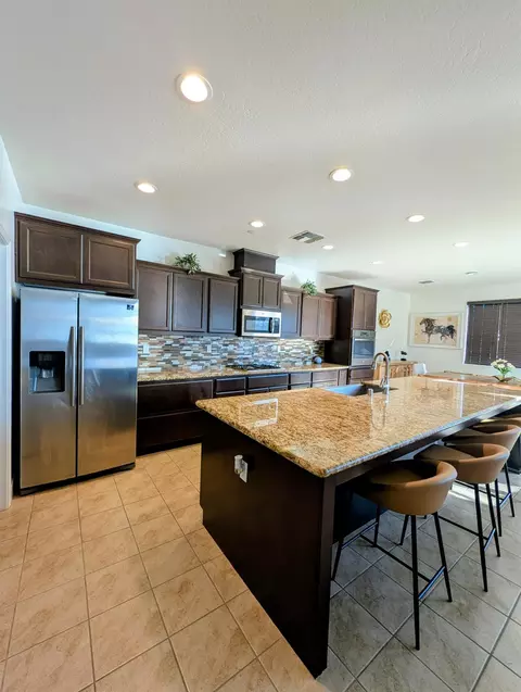 Kitchen - 174 Emperor Way, Dinuba, CA 93618 photo 1 of 3