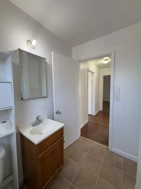 Bath - 1242 E Shields Ave, Fresno, CA 93704 photo 3 of 3