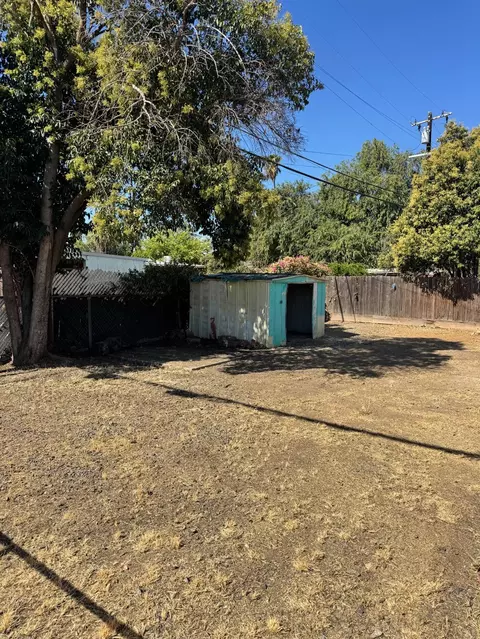 Exterior - 1242 E Shields Ave, Fresno, CA 93704 photo 13 of 13