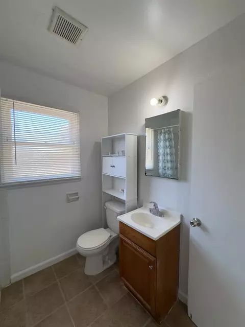 Bath - 1242 E Shields Ave, Fresno, CA 93704 photo 2 of 3