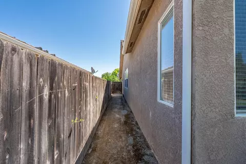 Entry Way - 256 N Magnolia Ave, Clovis, CA 93611 photo 5 of 5