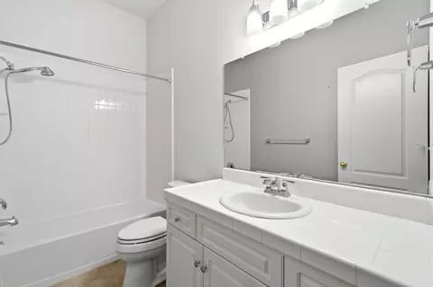 Bath - 256 N Magnolia Ave, Clovis, CA 93611 photo 3 of 3