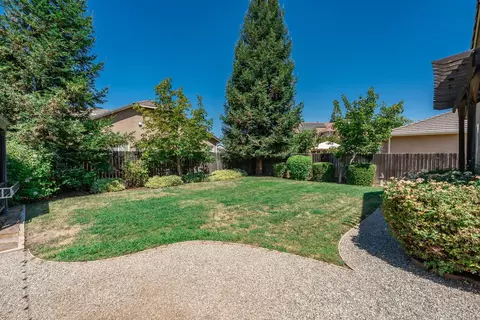 Exterior - 256 N Magnolia Ave, Clovis, CA 93611 photo 2 of 11