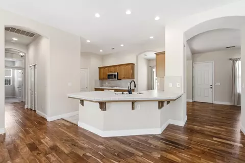 Entry Way - 256 N Magnolia Ave, Clovis, CA 93611 photo 2 of 5
