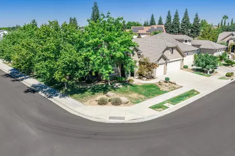View/Area - 256 N Magnolia Ave, Clovis, CA 93611 photo 5 of 7