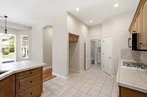 Entry Way - 256 N Magnolia Ave, Clovis, CA 93611 photo 3 of 5