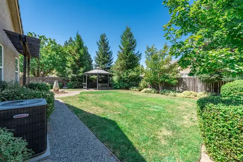 Exterior - 256 N Magnolia Ave, Clovis, CA 93611 photo 3 of 11