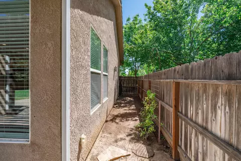 Exterior - 256 N Magnolia Ave, Clovis, CA 93611 photo 7 of 11