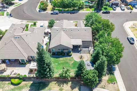 View/Area - 256 N Magnolia Ave, Clovis, CA 93611 photo 3 of 7
