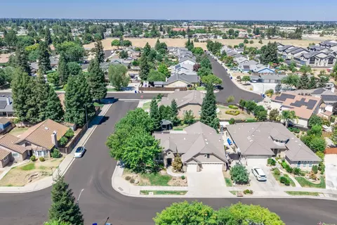 View/Area - 256 N Magnolia Ave, Clovis, CA 93611 photo 4 of 7