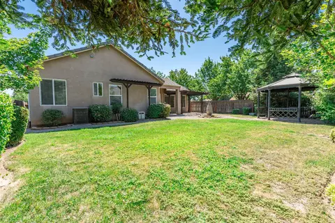 Exterior - 256 N Magnolia Ave, Clovis, CA 93611 photo 4 of 11