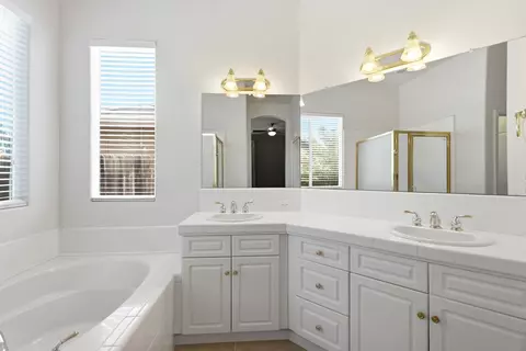 Bath - 256 N Magnolia Ave, Clovis, CA 93611 photo 1 of 3