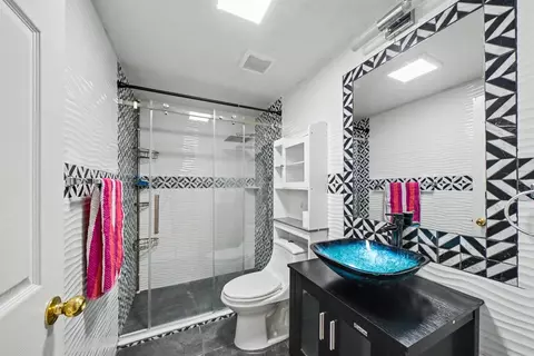Bath - 2055 Bedford Ave, Clovis, CA 93611 photo 1 of 5