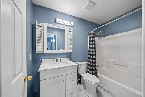 Bath - 2055 Bedford Ave, Clovis, CA 93611 photo 5 of 5
