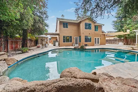Exterior - 2055 Bedford Ave, Clovis, CA 93611 photo 3 of 6